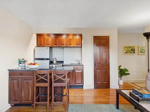 458 West 20th Street image 4 of 8