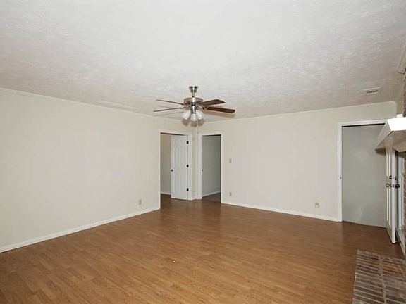 3rd image of 1185 Sweetwater Cir