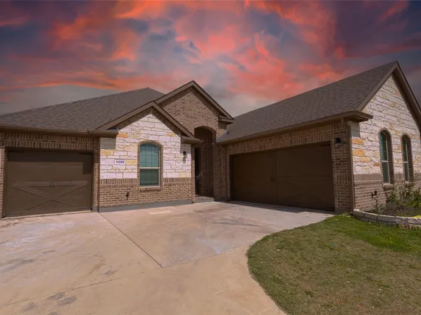 1305 Ballweg Rd, Arlington, TX 76002