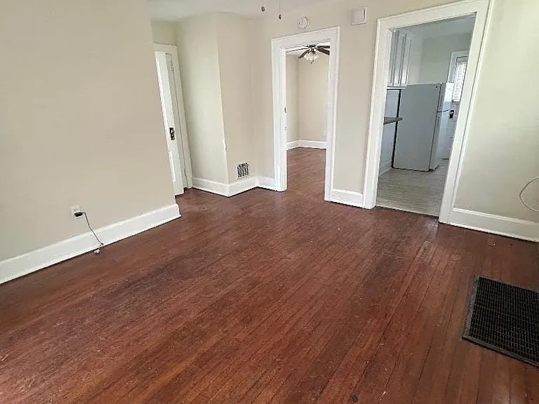 594 De Votie Ave #1 — Photo 4