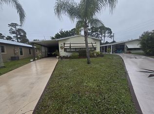 39 Flores Del Norte, Fort Pierce, FL 34951