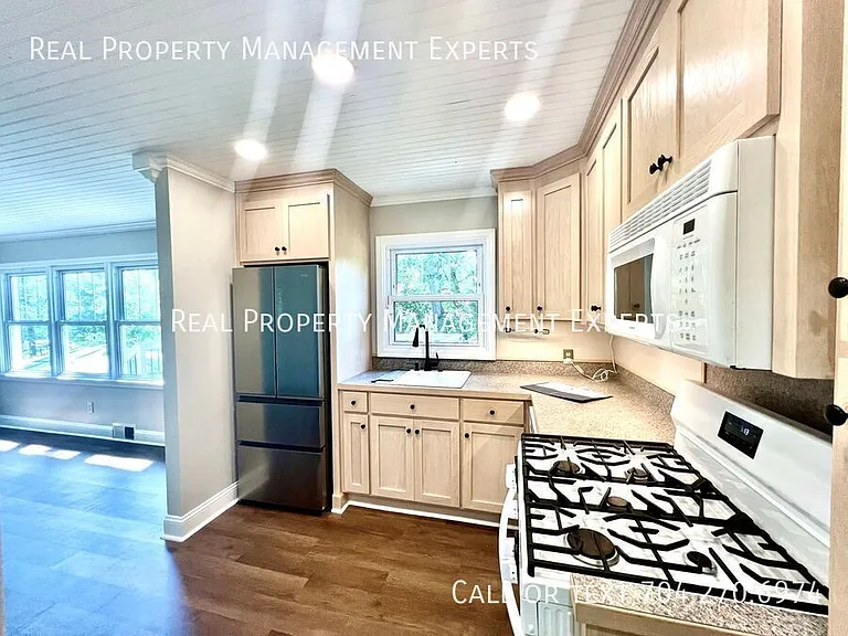 310 Walnut Ave — Photo 3