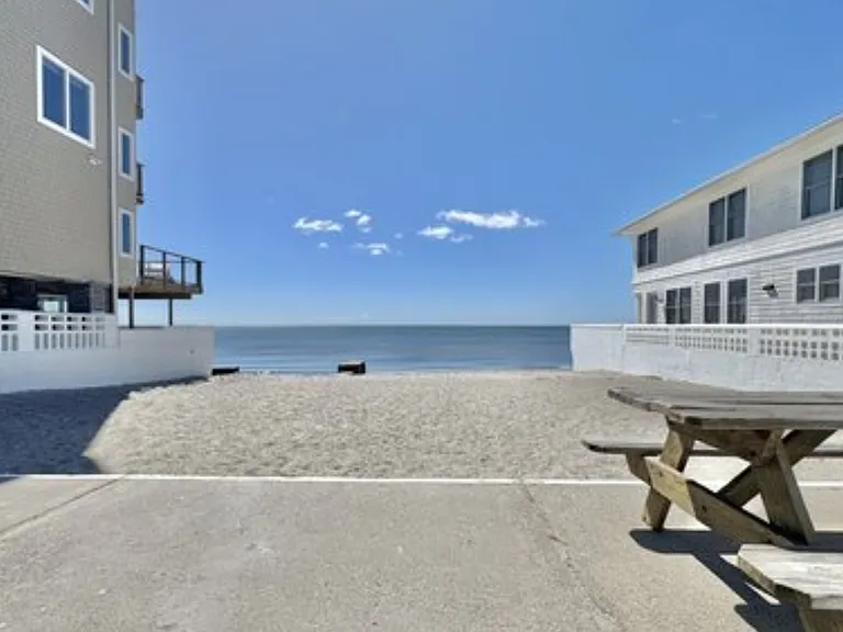 32 Lawrence Ave — Photo 4