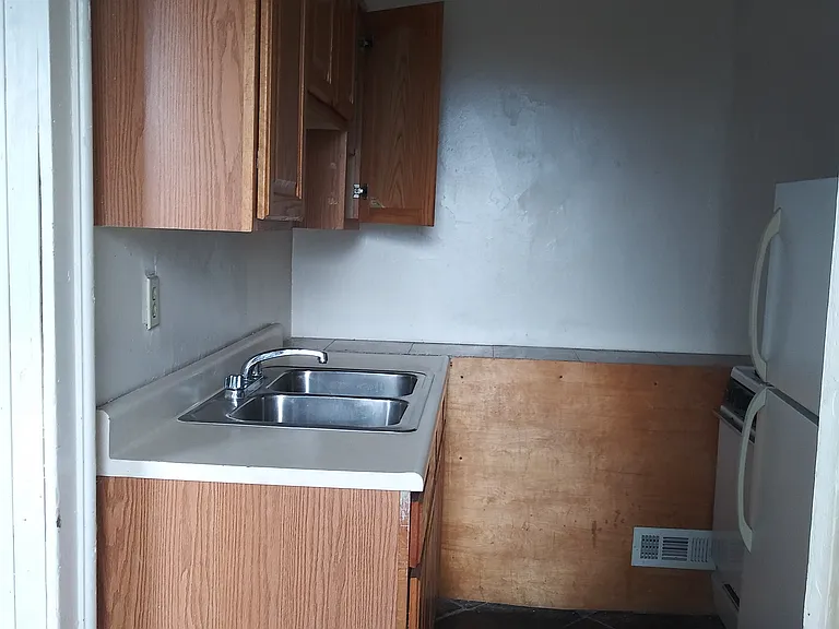 2305 Kenton St — Photo 15