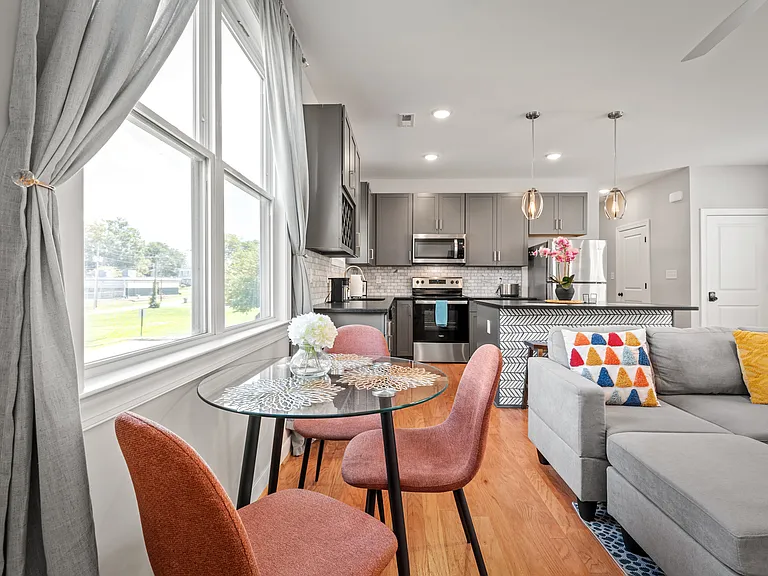 2511 Porter St #1 — Photo 2