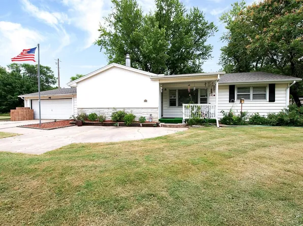 610 Chestnut St, Peabody, KS 66866