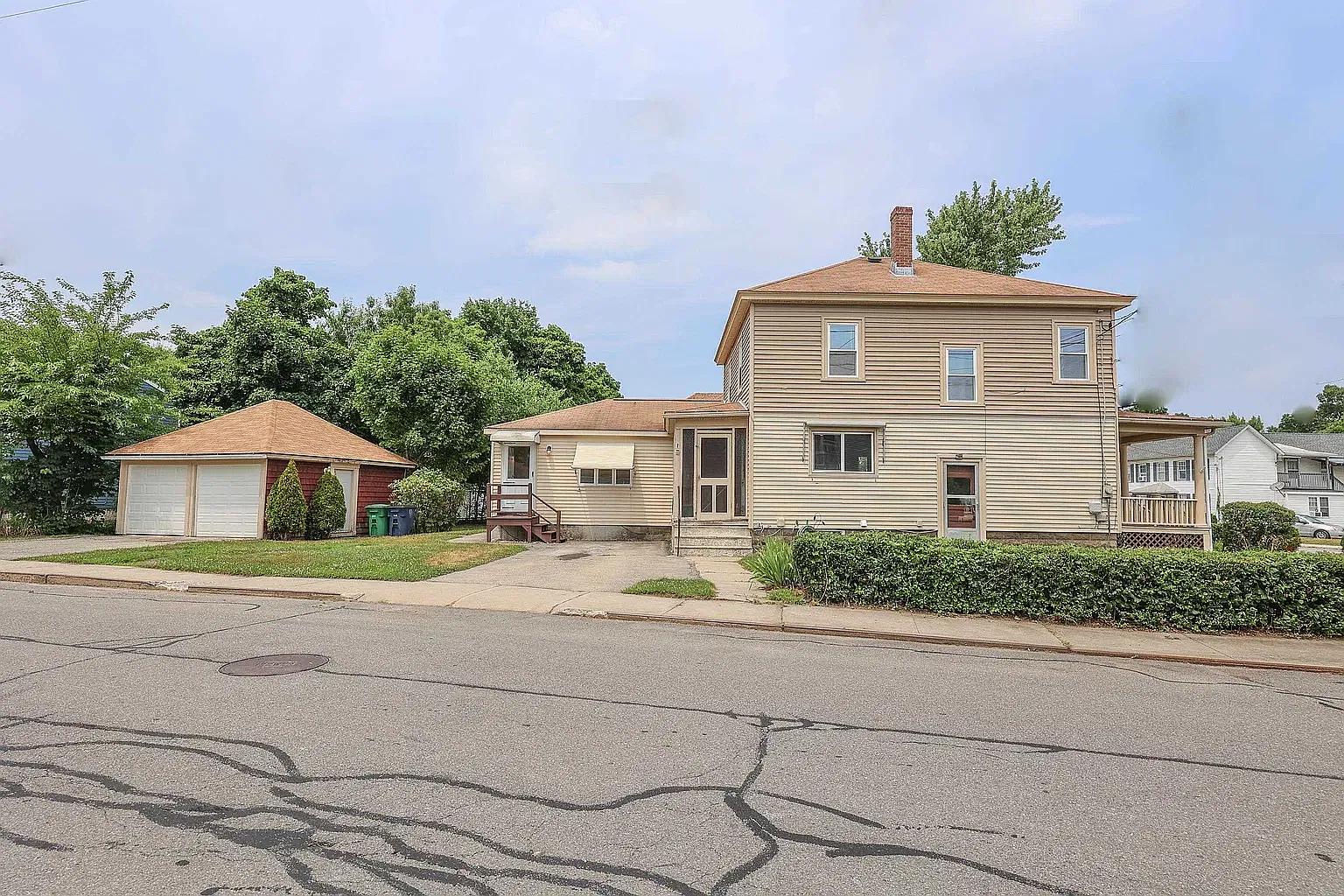 3 bed, 1.5 bath, 2100 sqft, $3,600 — Photo 3