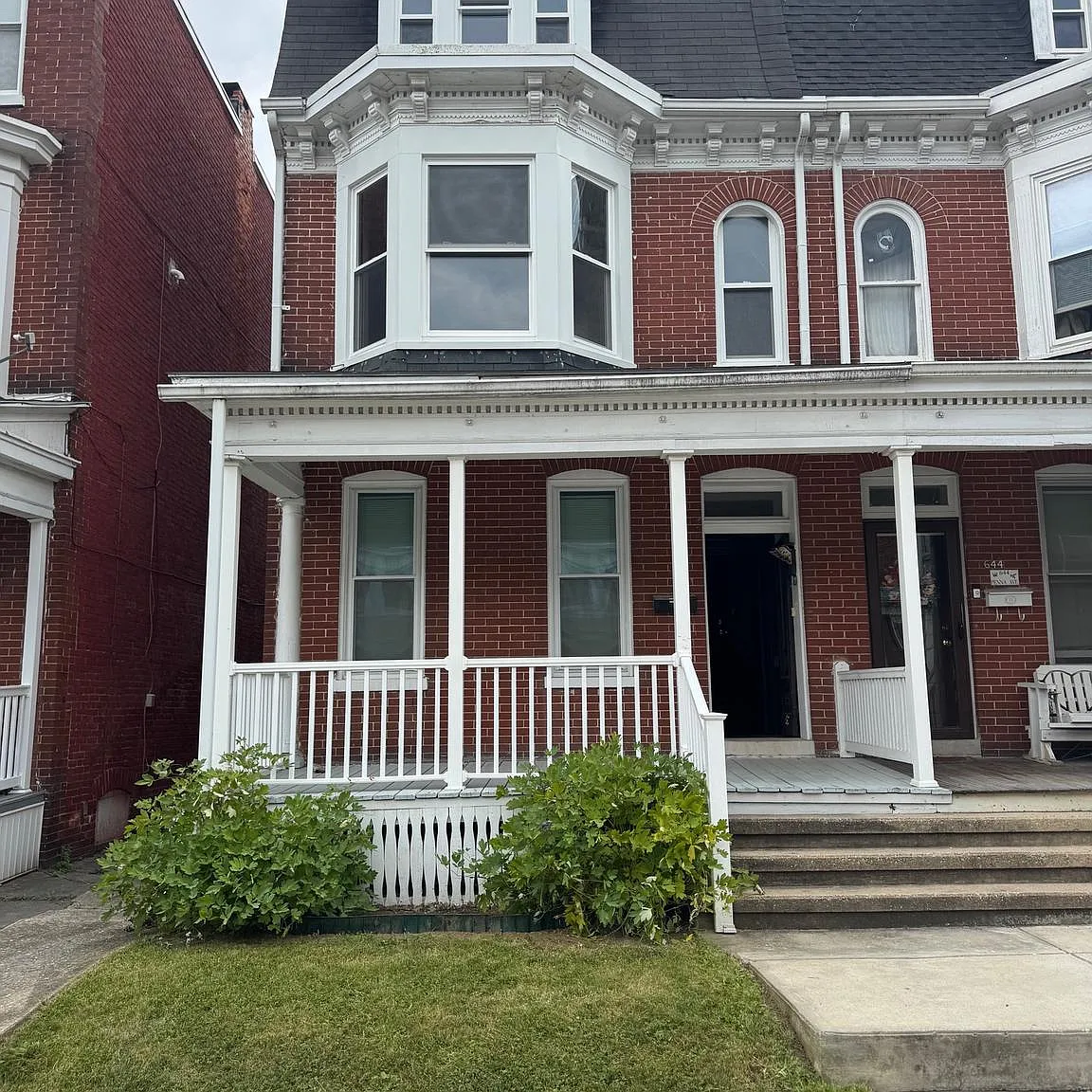 3 bed, 2292 sqft, $1,300 — Photo 1