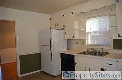 3rd image of 4528 Oakdale Dr