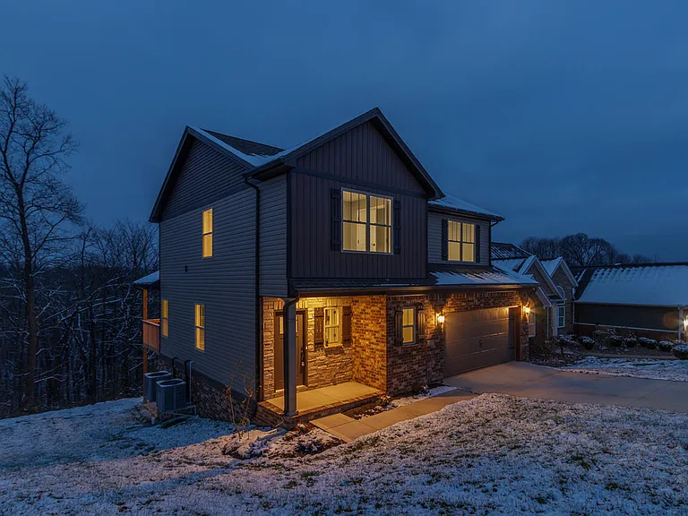 187 Westwoods Dr — Photo 2