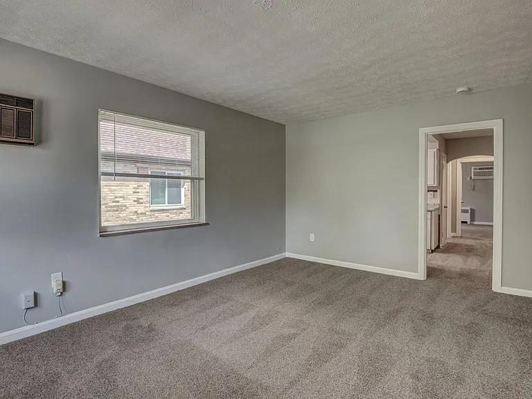 1672 Llanfair Ave #3 — Photo 5
