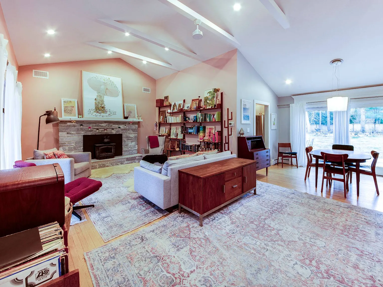 Hip mid century modern ranch — Photo 2