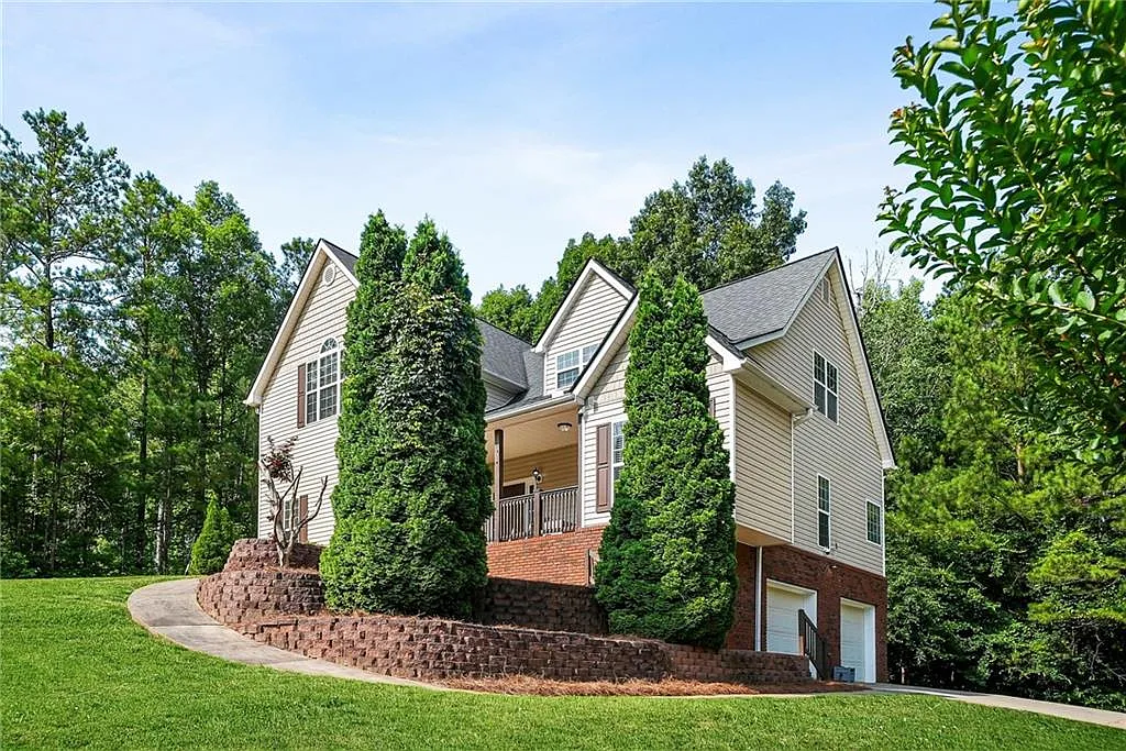 5 bed, 4.5 bath, 4303 sqft, $3,500 — Photo 3
