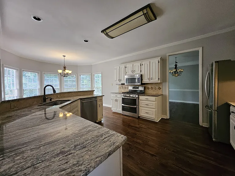 450 Eastbourne Way — Photo 5