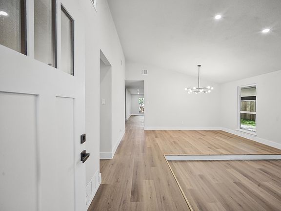 5th image of 3225 Collins Blvd