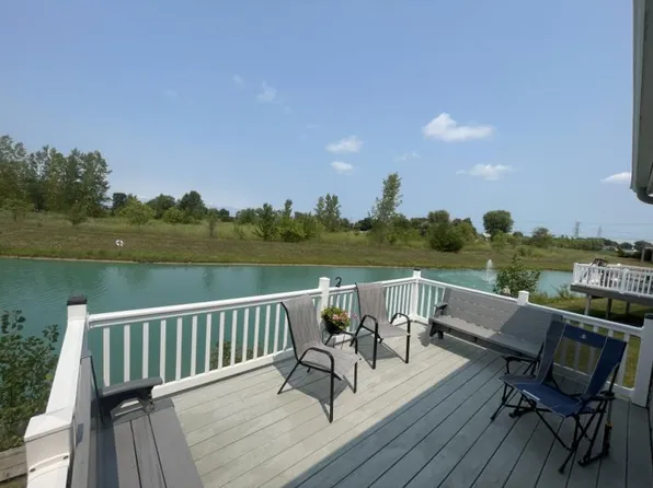 534 Hampton Lake Dr, Essexville, MI 48732