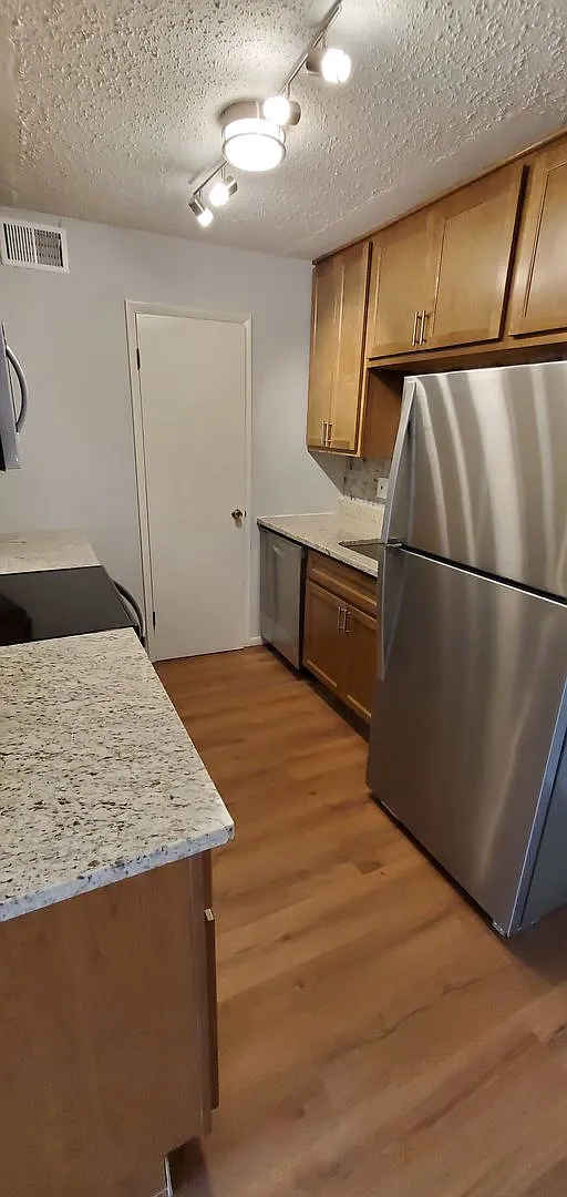 Renovated Two Bedroom Condo with Garage Space in Ladue School District — Photo 4