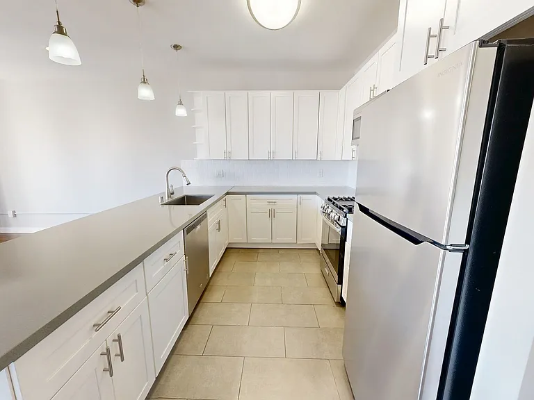 1735 Van Ness Avenue — Photo 4