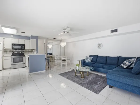 14898 Wedgefield Drive #208, Delray Beach, FL 33446