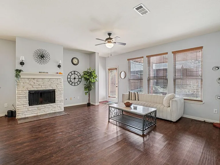5825 Shetland Cir — Photo 2