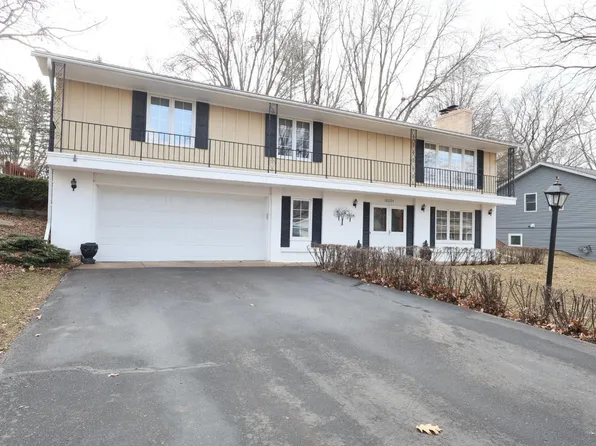 18025 30th Pl N, Plymouth, MN 55447