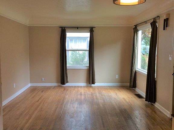 4th image of 631 SE 8th Ave