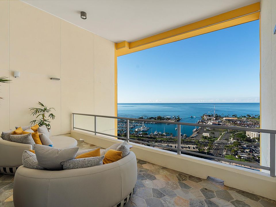 Spectacular ocean view from the Sky Lanai