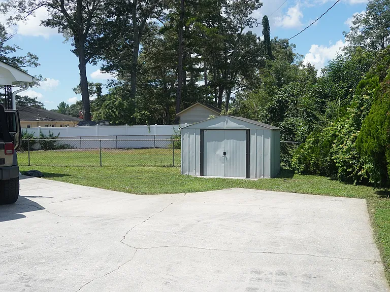 1 Dickens Ln — Photo 5