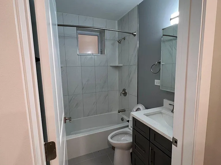 2314 W Giddings St #1F — Photo 4