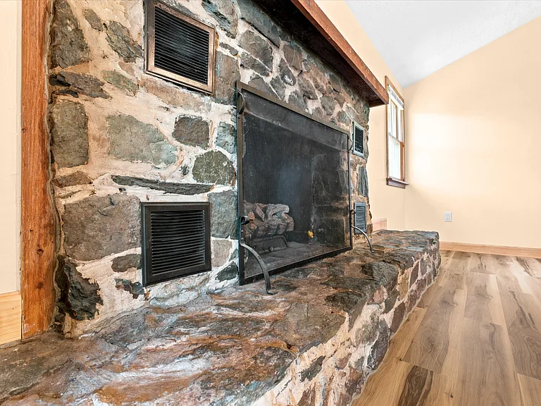 4967 Blue Mountain Rd — Photo 17