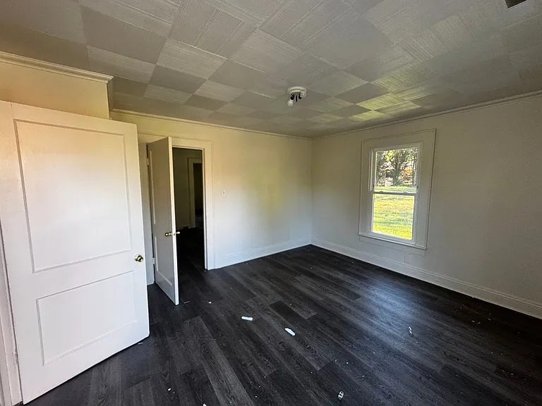 408 Ross Grove Rd E — Photo 3