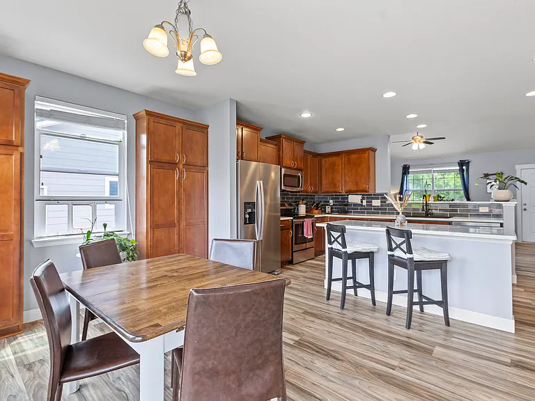 1552 Edenbridge Dr — Photo 8