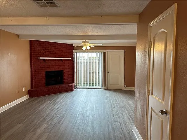 63 Carriage Ln #B — Photo 3