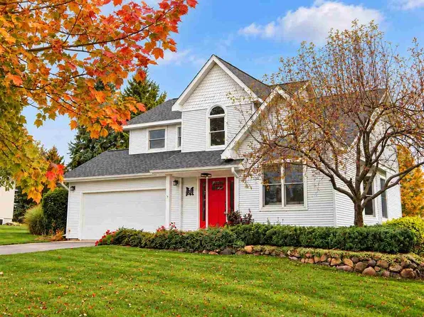 860 Evergreen Ct, Petoskey, MI 49770