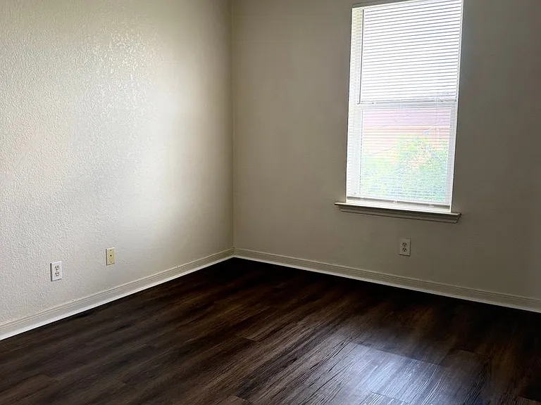 1107 Circle M Dr — Photo 6