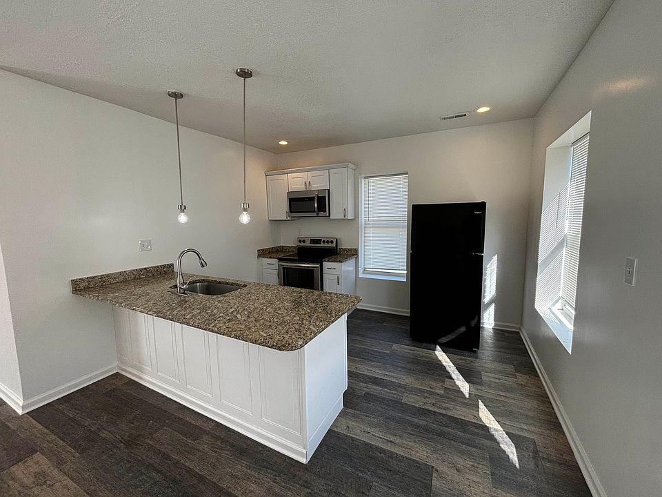 Bright, Modern Kitchen