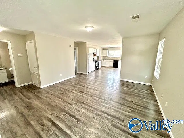 3 bed, 2.0 bath, 1328 sqft, $1,745 — Photo 2
