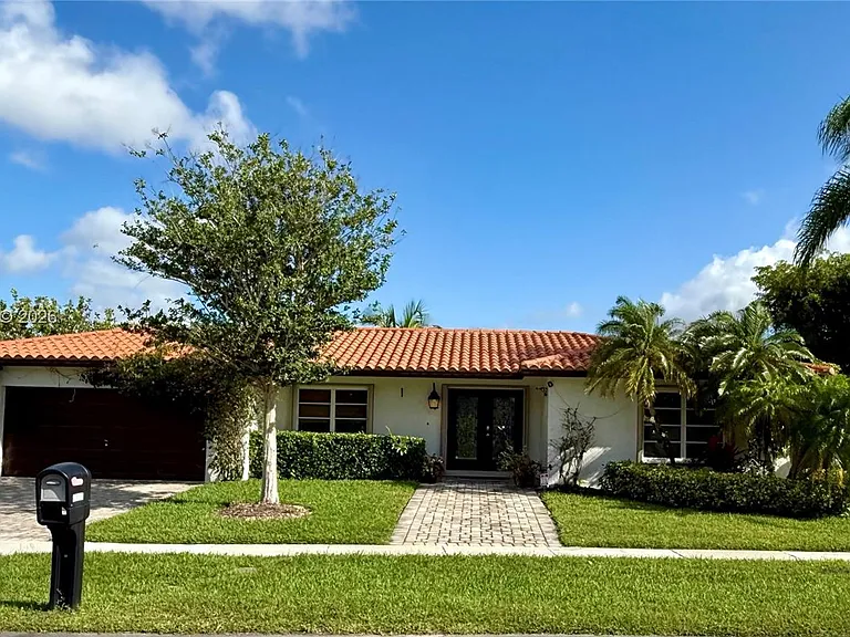 16641 Royal Poinciana Dr — Photo 4
