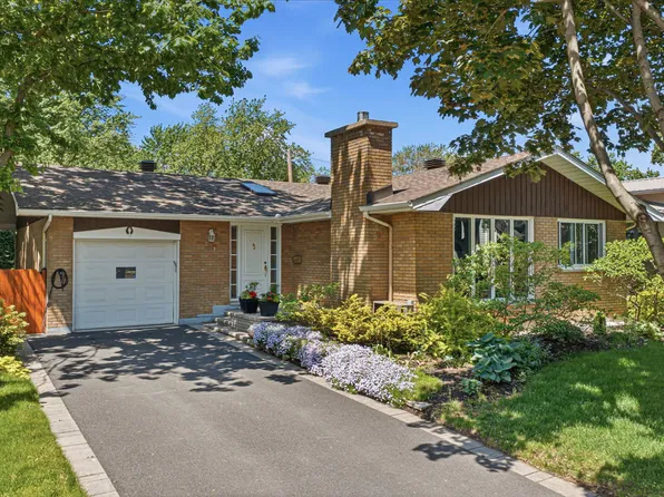 221 Rue Du Stra, Saint Lambert, QC J4S 1G4