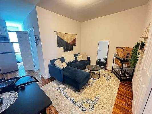 Rented by Salon Realty Corp | media 2