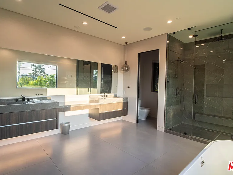 829 N Ogden Dr — Photo 12