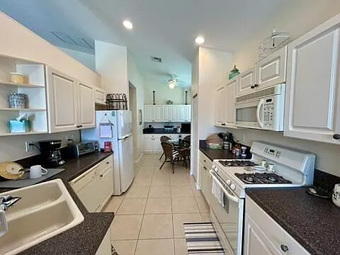 2 bed, 2.0 bath, 1661 sqft, $3,200 — Photo 3