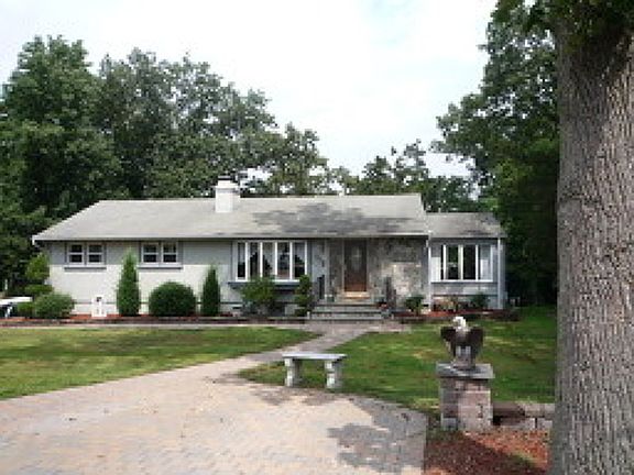2nd image of 118 Green Knolls Dr