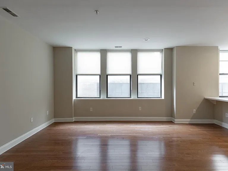 220-2 S 16th St #402 — Photo 14