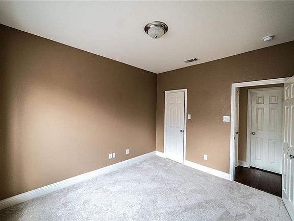3rd image of 4573 Shamrock Dr