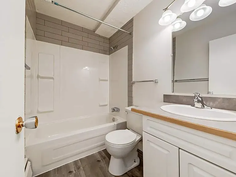 3901 50a Ave #9 — Photo 14