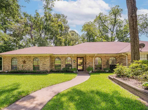 313 S Montgomery St, Gilmer, TX 75644