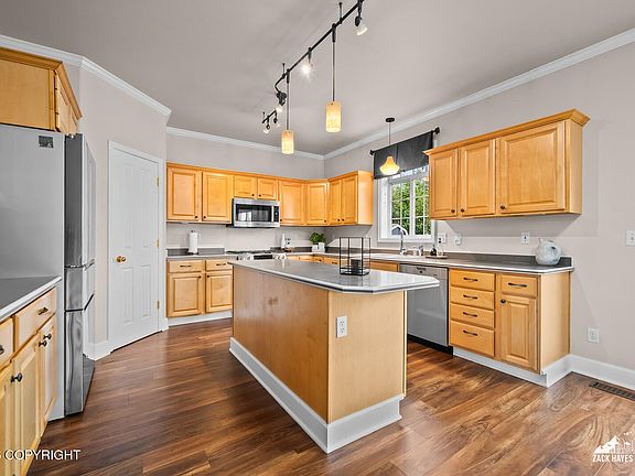 5th image of 16140 Bridgewood Cir