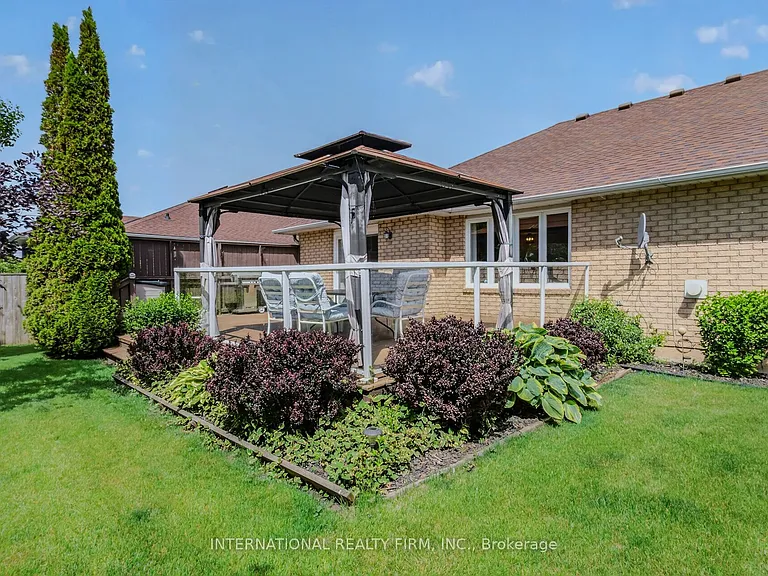18 Sea Breeze Dr — Photo 45
