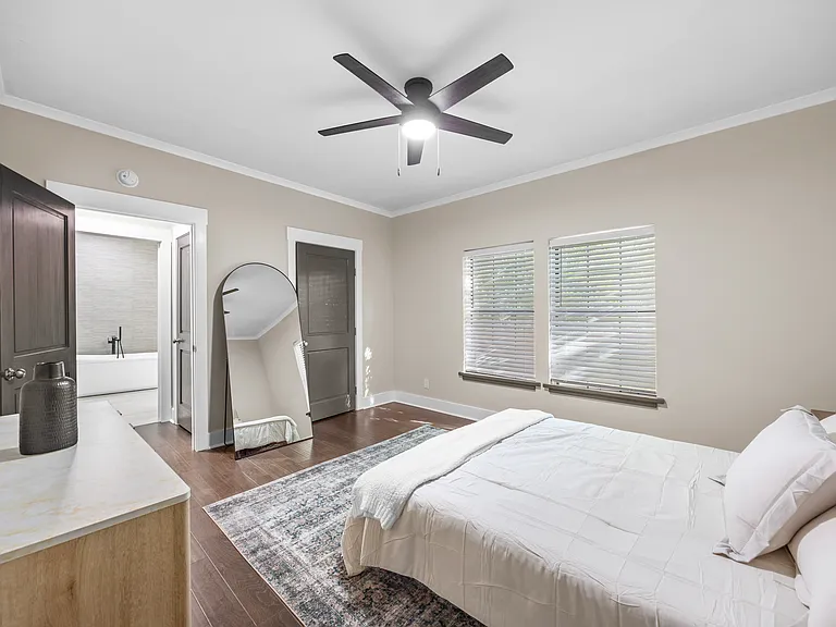 1306 E Gonzalez St #B — Photo 12
